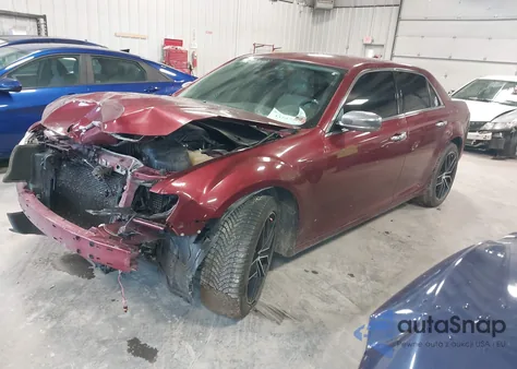 2018 Chrysler 300 Limited Awd z USA, uszkodzony, nr VIN 2C3CCAKG9JH137752